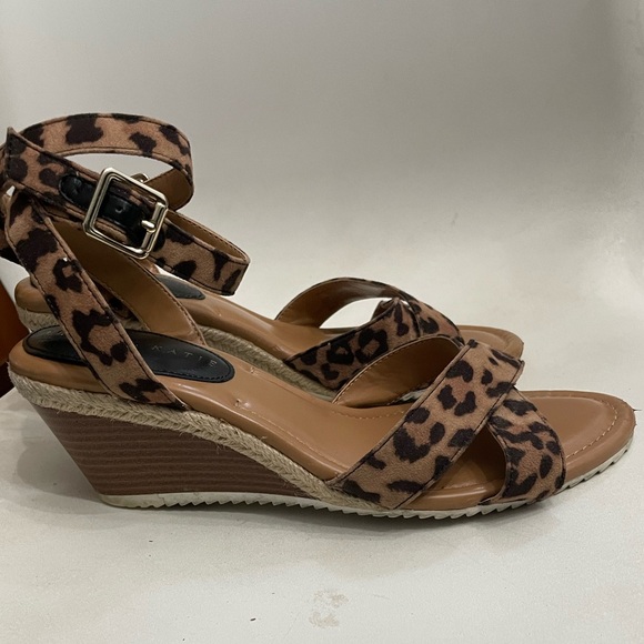Kelly & Katie Cheetah Wedge Ankle
Strap Heel Size 8 - Picture 15 of 16